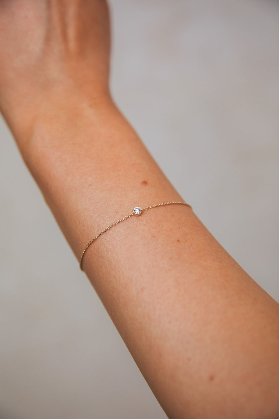 Aurelia - Singular diamond bezel bracelet